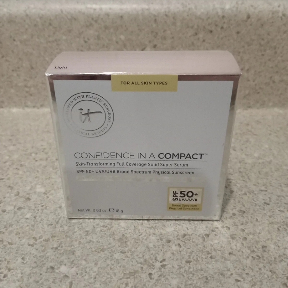 IT COSMETICS-CONFIDENCE IN A COMPACT "LIGHT"-0.63 Oz-BNIB-Discontinued